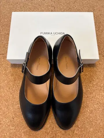 미사용 새상품 FUMIKA UCHIDA 블랙 플랫슈즈 25cm
