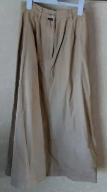 Pink House 베이지 플레어 스커트