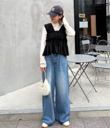 디스코트 개더 리본 사용 슬리브리스 블라우스