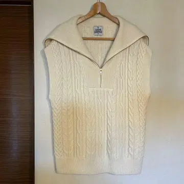 Spick & Span 아이보리 케이블 니트 지퍼 베스트