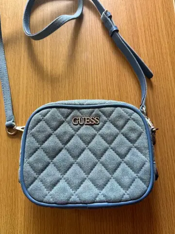 GUESS 퀼팅 숄더백 데님 원단