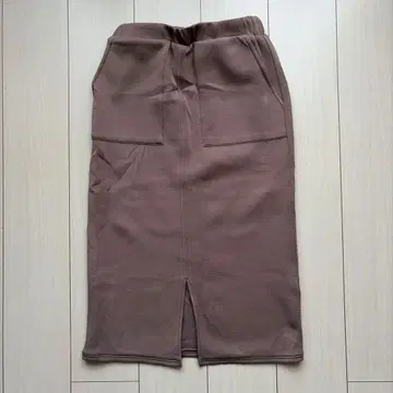 새상품 택 포함 vis 비스 수플레 터치 미들 기장 스커트 니트 M