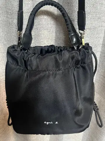 신상 agnes b. 나일론 드로우 스트링 버킷 백