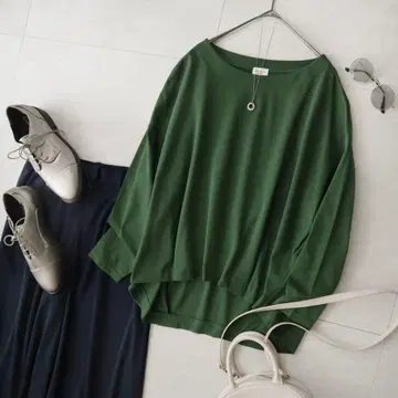 다크 그린 어반 리서치 도어스 보트넥 사이드 턱 코튼 티셔츠