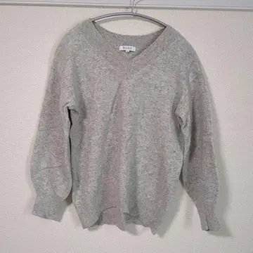 PLST 플라스테 V넥 스웨터