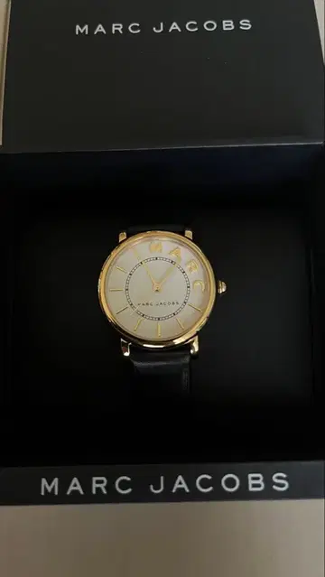 MARC JACOBS 골드 아날로그 시계