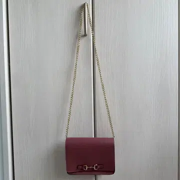 핑크 숄더백 플랩식 골드 금장 장식