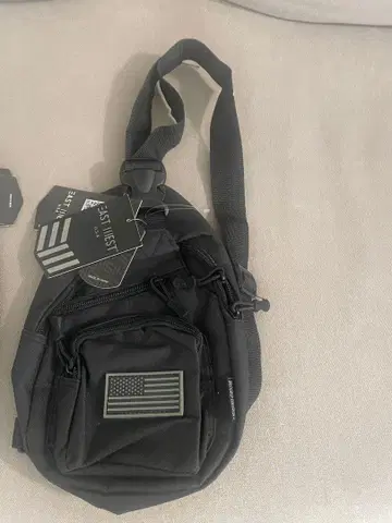 EAST WEST 블랙 숄더백