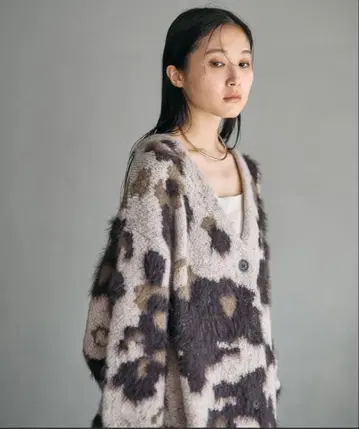 5게이지 패턴 샤기 V넥 가디건 미사용 새상품 라이트 베이지 렙심