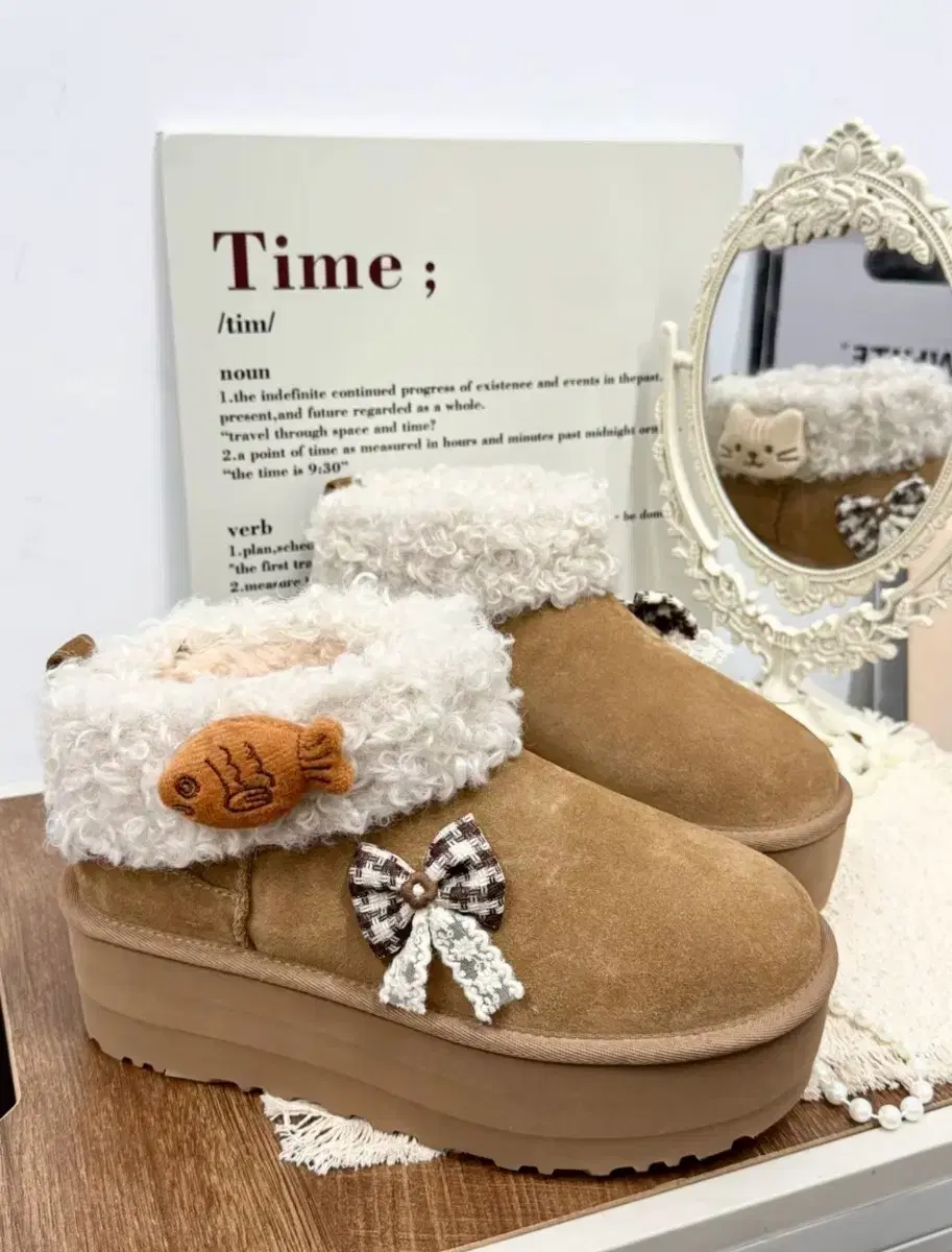 UGG 스타일리쉬하게 매치할 수 있는 앵클부츠녀