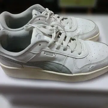 PUMA 화이트 그레이 스니커즈 25cm