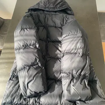 후드 부착 블랙 다운 자켓