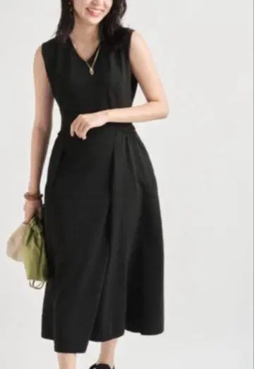 JUSGLITTY 블랙 V넥 플레어 원피스 사이즈 2