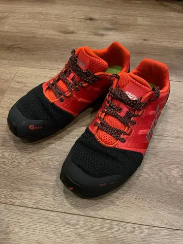 inov-8 오렌지/블랙 스니커즈 그립 밑창