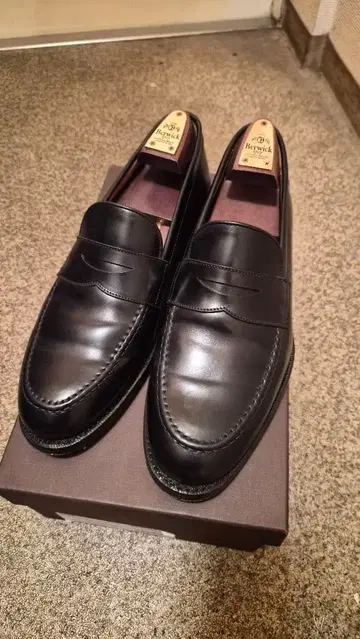 Berwick 코인 로퍼 코도반 블랙