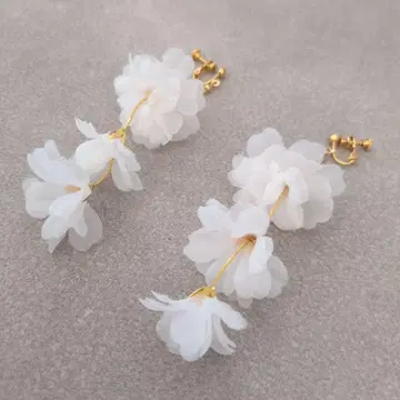 화이트 꽃 롱 귀찌