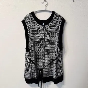 HARE 기하학 패턴 슬리브리스 니트 베스트