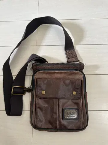 D&G 브라운 가죽 숄더백