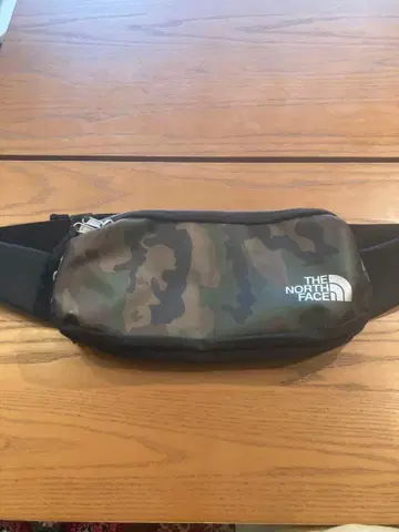 THE NORTH FACE 바디백 카모플라쥬