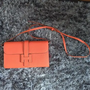 스마트폰도 들어가는 숄더백