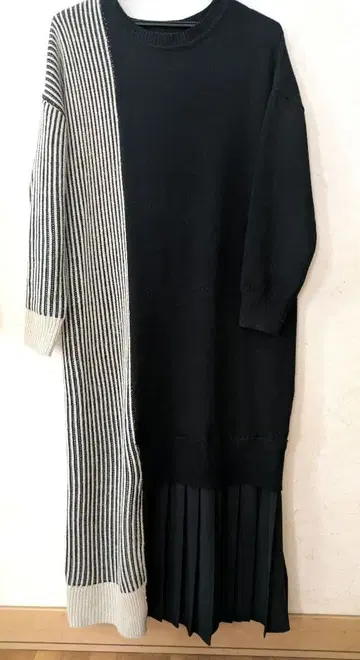 오즈모시스 loaf 비대칭 니트 원피스