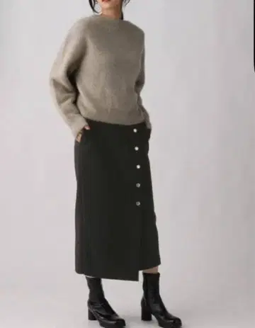 아파트 바이 로리즈 블랙 컬러 타이트 스커트