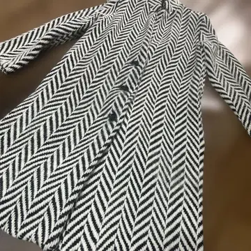 새상품 헤링본 무늬 롱 코트