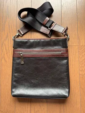 후지타카 천연 가죽 다크 브라운 숄더백