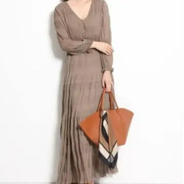 JUSGLITTY 마조리카 플리츠 롱 원피스