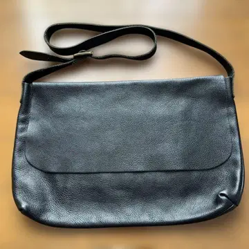 블랙 가죽 숄더백