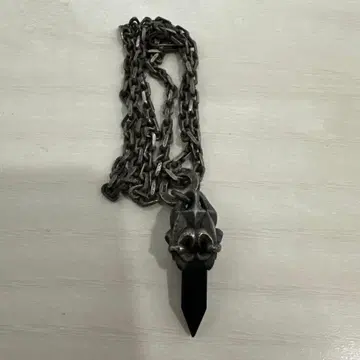 패트릭 콕스 블랙 크리스탈 펜던트 목걸이