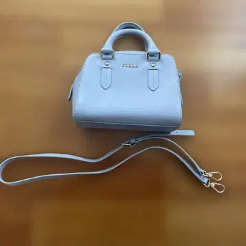 FURLA 라이트 블루 핸드백