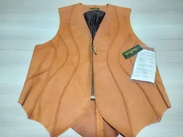 오벨리스크 가죽 베스트