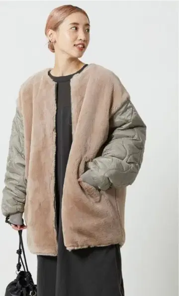 택 포함 새상품 FREAK'S STORE 퍼 절개 퀼팅 리버서블 2way