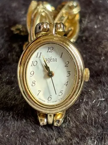 ALBA V811-5490 타원형 손목시계