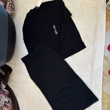 여성용 니트 스웨터와 스커트