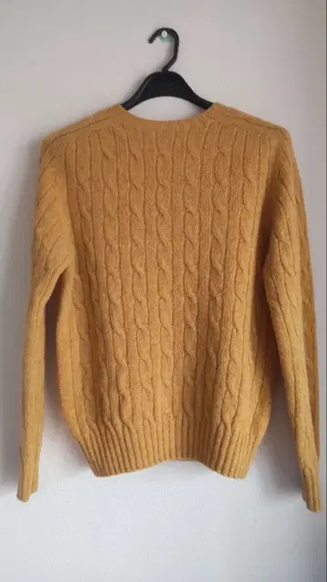 인버아란 ( INVERALLAN ) 케이블 크루넥 스웨터