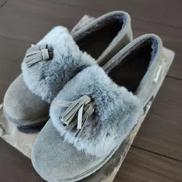 [ 미사용 새상품 ] BEARPAW 태슬 무스탕 신발 24cm