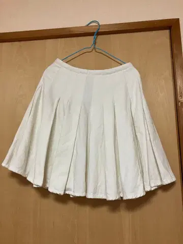 폴앤조 시스터 화이트 플리츠 스커트