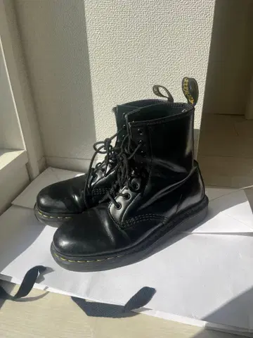 닥터마틴 8홀 부츠