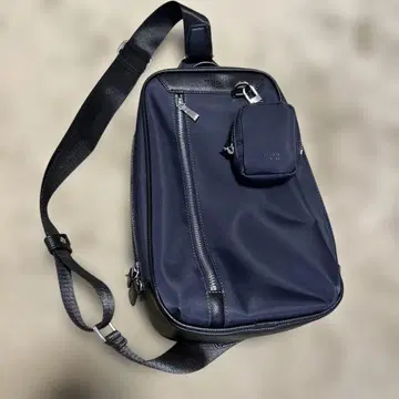 TAKEO KIKUCHI 네이비 바디백