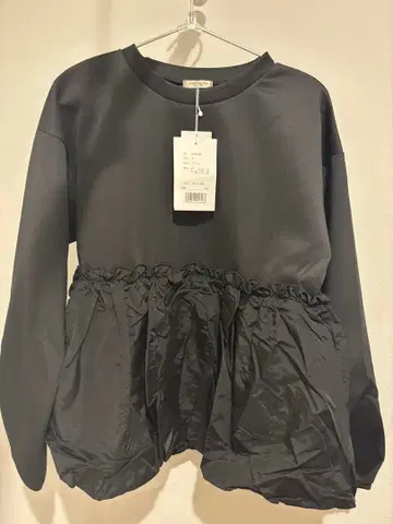 [ CLASSICAL ELF ] 이소재 절개 벌룬 실루엣 긴팔 상의