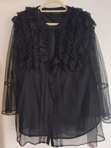 JUSGLITTY 프릴 시스루 블라우스 블랙 긴팔