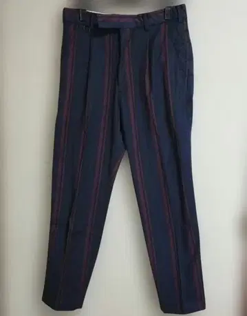 투모로우랜드 네이비와 와인 레드 스트라이프 슬랙스 (셋업