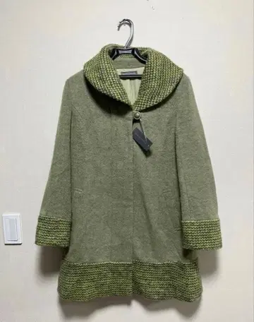 로라 애슐리의 트위드 사용의 사랑스러운 코트