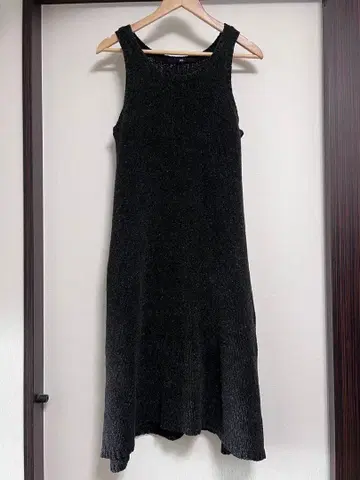 블랙 슬리브리스 니트 원피스