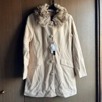 새상품 퍼 포함 베이지 코트