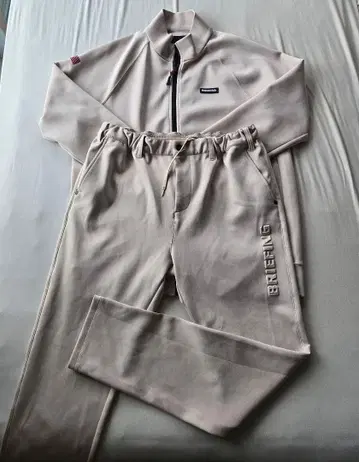 BRIEFING 베이지 골프웨어 맨투맨 상하의 세트 2023