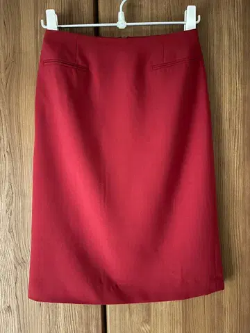 페라가모 타이트 스커트 뒷 슬릿