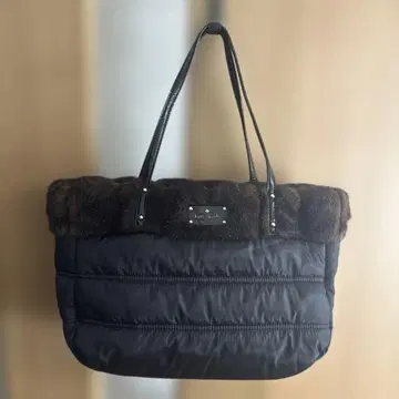 [ 새상품급 ] 케이트 스페이드 퍼 퀼팅 에나멜 토트백 블랙